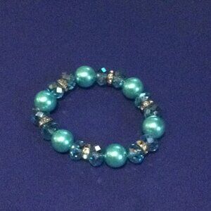 Blue beaded stretch bracelet